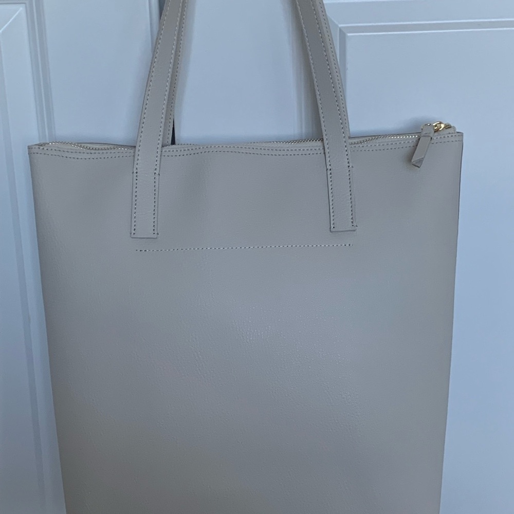 New Mark and Graham daily leather tote bag.